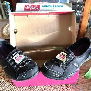 Skechers Size 7 Black Relaxed Fit Like New